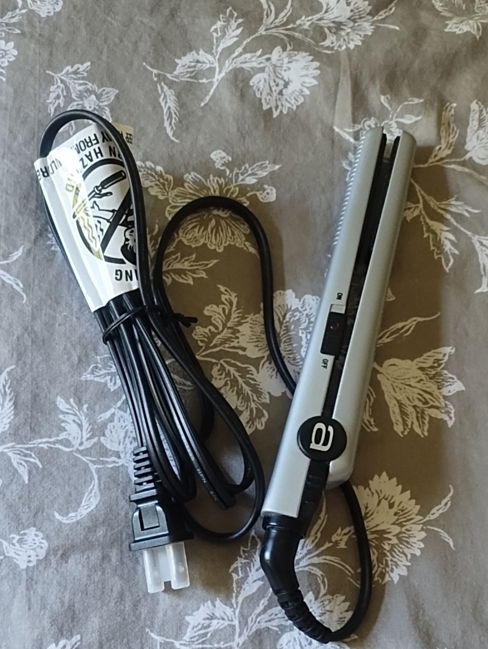 Like New- Andis Silver and Black Mini Hair Straightener